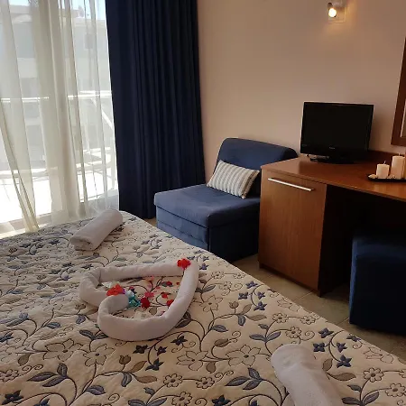 Aqua Dolphin Szálloda Ravda