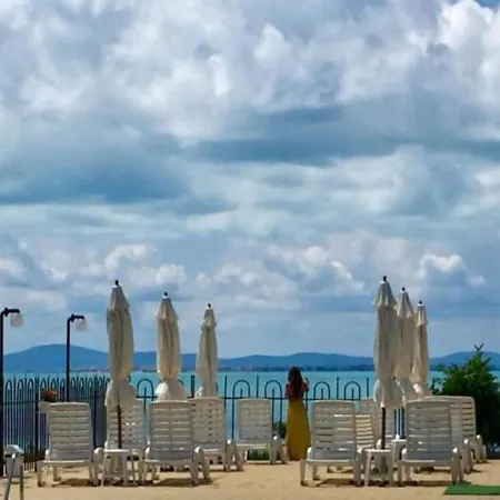 Aqua Dolphin Hotel 3*