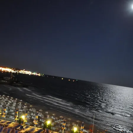 Aqua Dolphin Отель