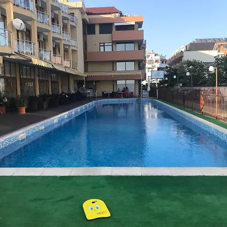 Отель Aqua Dolphin 3*