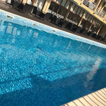 Aqua Dolphin Отель Равда